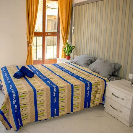 Wunderschoene In Mit Privatem Balkon Apartment *